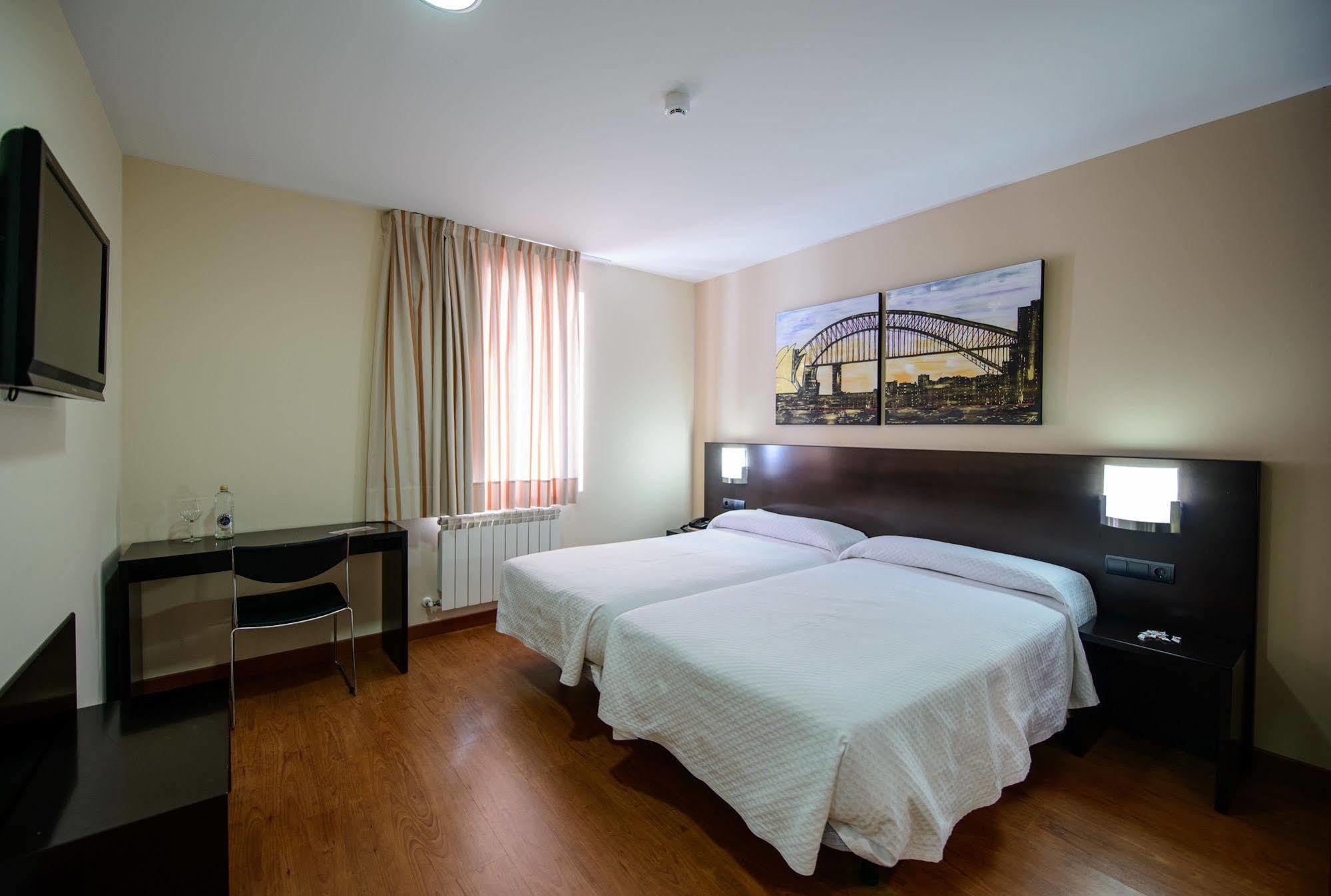 Hotel El Paso Honroso Оспиталь-де-Орбиго Экстерьер фото