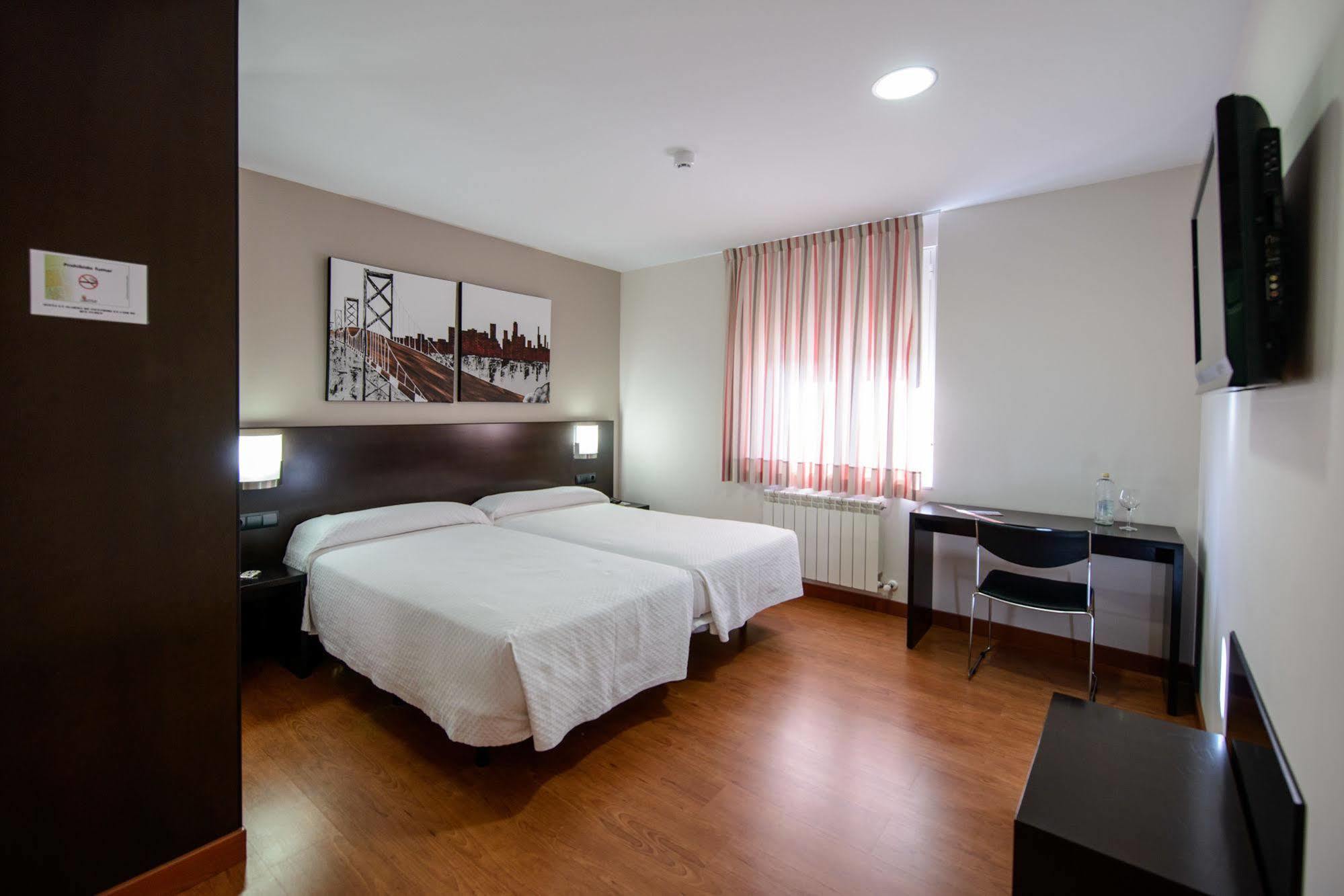 Hotel El Paso Honroso Оспиталь-де-Орбиго Экстерьер фото