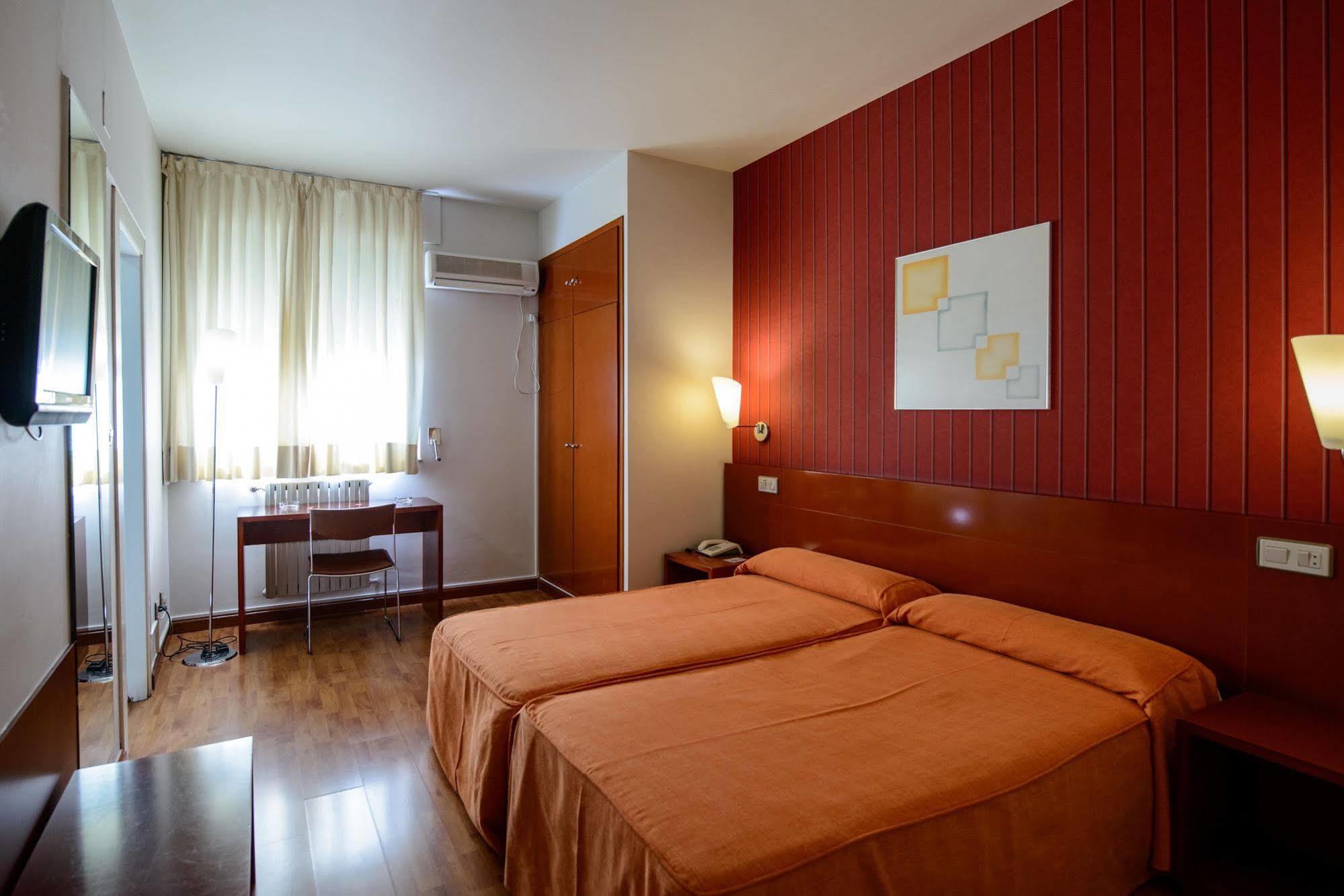 Hotel El Paso Honroso Оспиталь-де-Орбиго Экстерьер фото